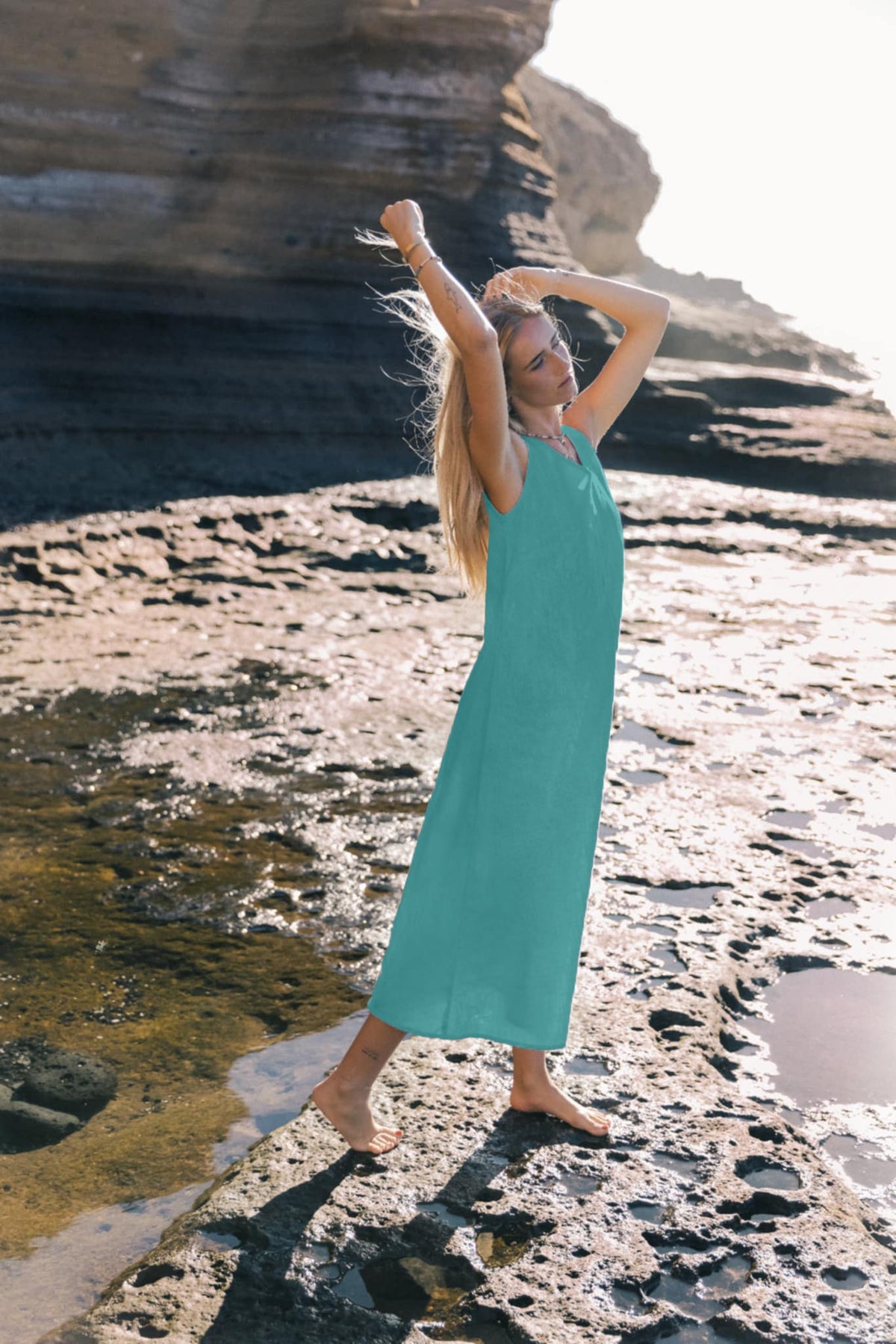 SUNSET — Sleeveless V-Neck Linen Midi Dress