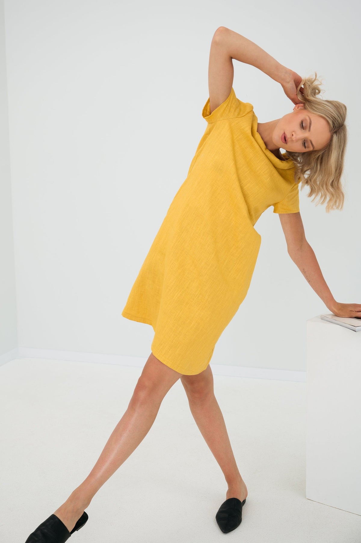 STORY — Soft Linen Short-Sleeve Dress
